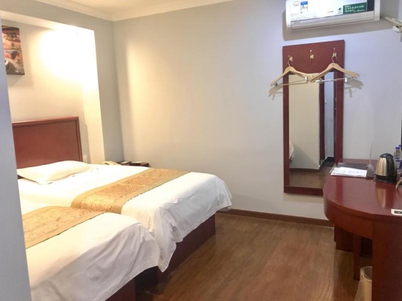 Greentree Inn Shanghai Hongqiao Hub Cao'An Road Huajiang Branch Road Express Hotel Jiading Exterior photo
