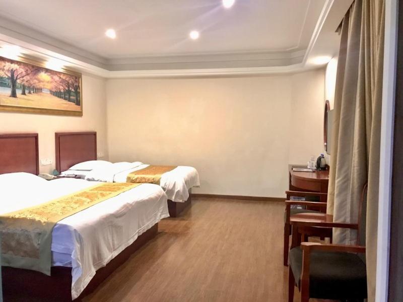 Greentree Inn Shanghai Hongqiao Hub Cao'An Road Huajiang Branch Road Express Hotel Jiading Exterior photo