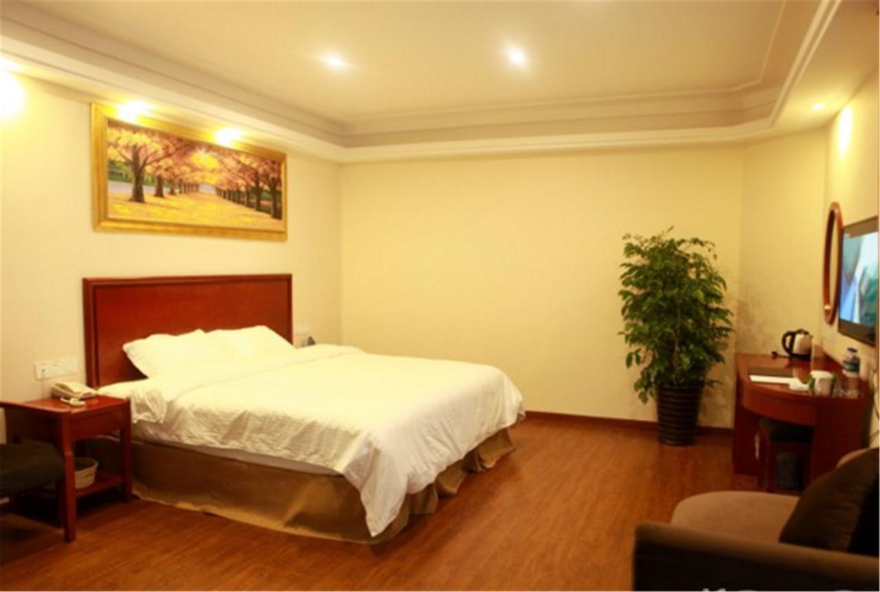 Greentree Inn Shanghai Hongqiao Hub Cao'An Road Huajiang Branch Road Express Hotel Jiading Exterior photo
